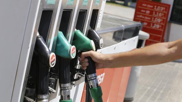 Los conductores españoles gastarán 11,7 millones más en carburante esta Semana Santa que en 2017