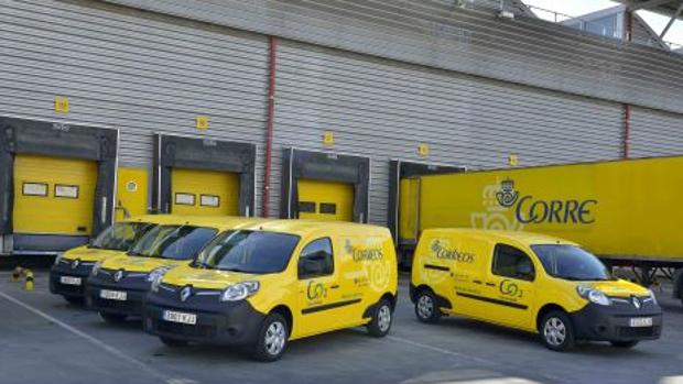 Renault entrega una nueva flota de vehículos eléctricos a Correos