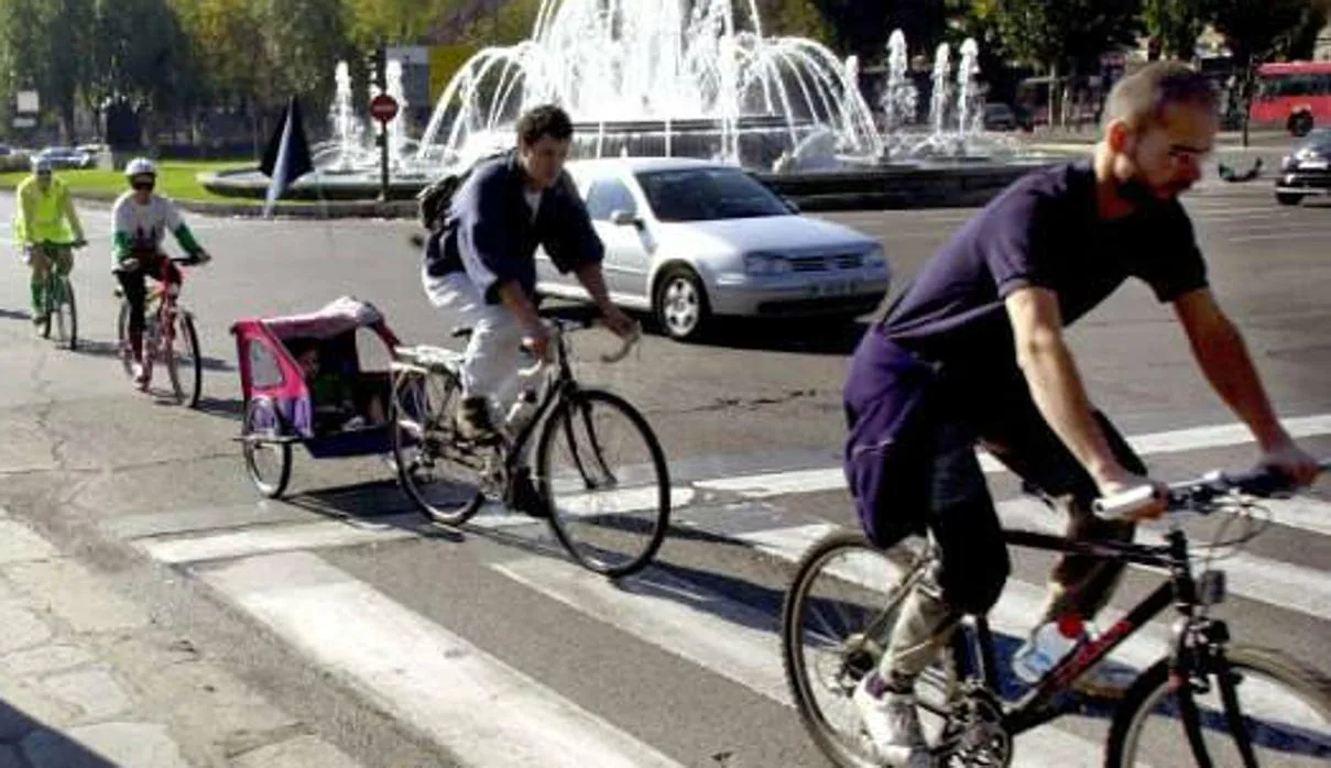 Las bicicletas podrán circular en Madrid en sentido contrario y pasar semáforos en rojo