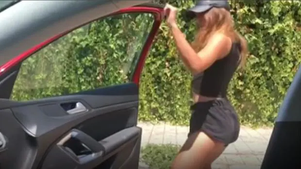 La DGT alerta sobre los peligros del último reto viral: bajarse del coche y ponerse a bailar