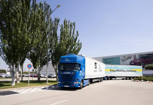 Así es el Duotrailer, el camión más grande y eficiente que circula por Europa