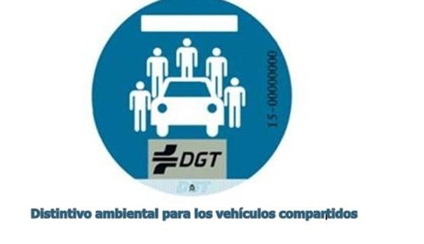 Placas luminosas y distintivos para coches compartidos, otras novedades de la DGT