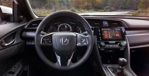 Honda Civic diésel frente a gasolina: ¿eficiencia y agrado de uso, o aerodinámica y deportividad?