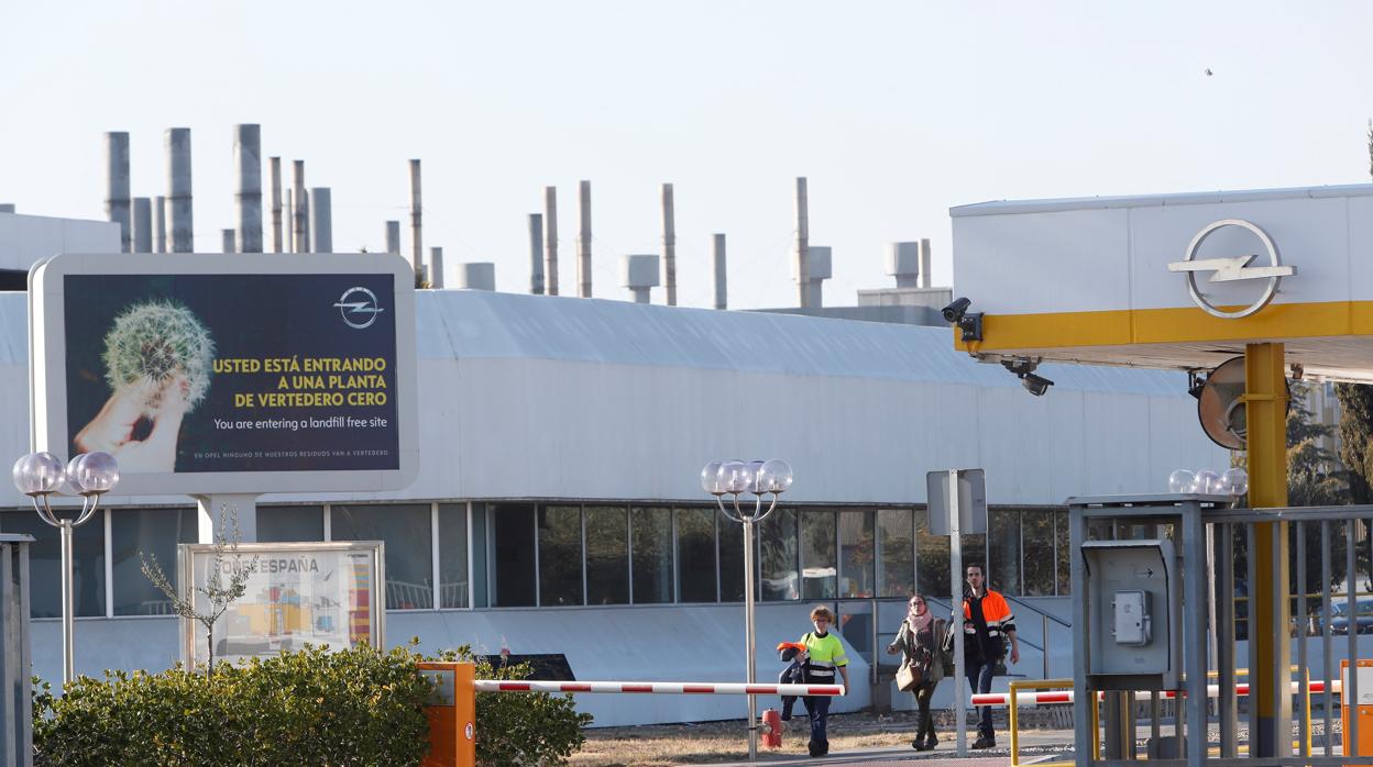 Entrada de la factoría de Opel en Figueruelas (Zaragoza)