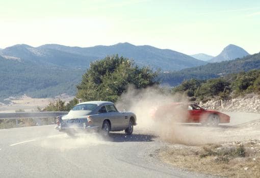 Aston Martin Goldfinger DB5: la recreación del legendario vehículo de James Bond de 1964