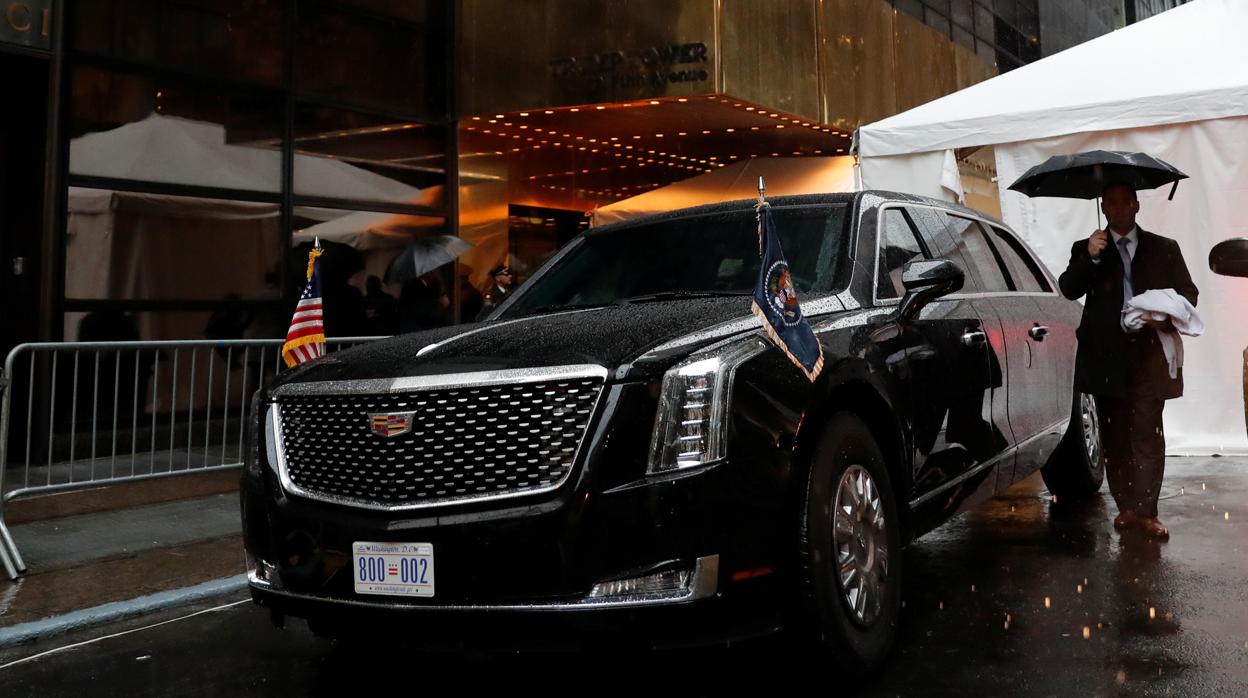 La nueva limusina del presidente de Estados Unidos, fotografiada este domingo en Nueva York