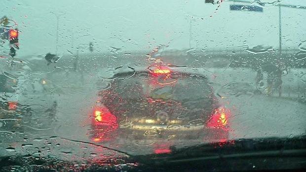 Cómo conducir de forma segura con lluvia intensa