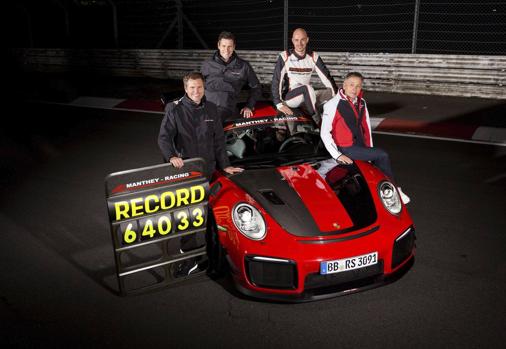 El Porsche 911 GT2 RS MR se convierte en el deportivo de carretera más rápido de Nürburgring