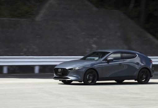 Precio, motores... todos los detalles del Mazda3 2019, el compacto con el que Mazda consolida su giro Premium