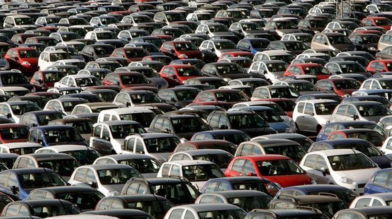 Las matriculaciones se hunden un 12,6% en noviembre tras la amenaza de veto a los coches de combustión