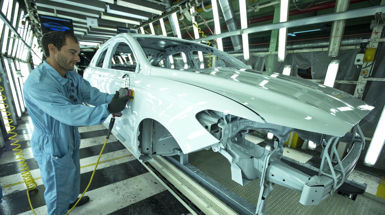 Trabajador en la fábrica de Ford de Almussafes