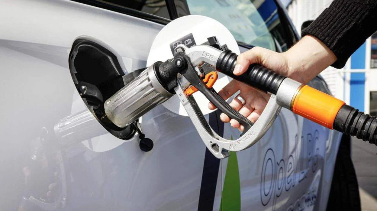 Los coches de gas lideran la ventas entre vehículos con pegatina eco