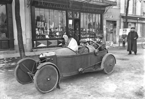 Bédélia: El híbrido entre motocicleta y coche que popularizó la automoción en el siglo XX