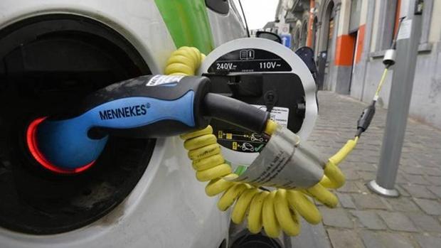 El «truco» de la etiqueta «Cero emisiones»: muchos coches «limpios» emiten más que un gasolina o un diésel