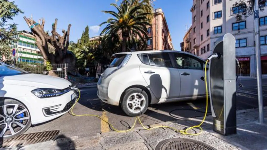 Andalucía, Cataluña y Madrid recibirán las mayores dotaciones de ayudas para comprar coches eléctricos