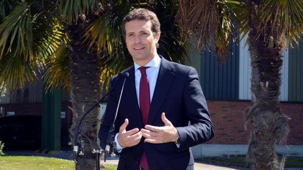 Casado afirma que no prohibirá el diesel y promete medidas de apoyo a la industria de la automoción