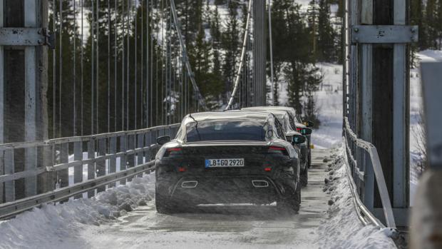 El primer deportivo Porsche 100% eléctrico, el Taycan, entra en la fase final de pruebas