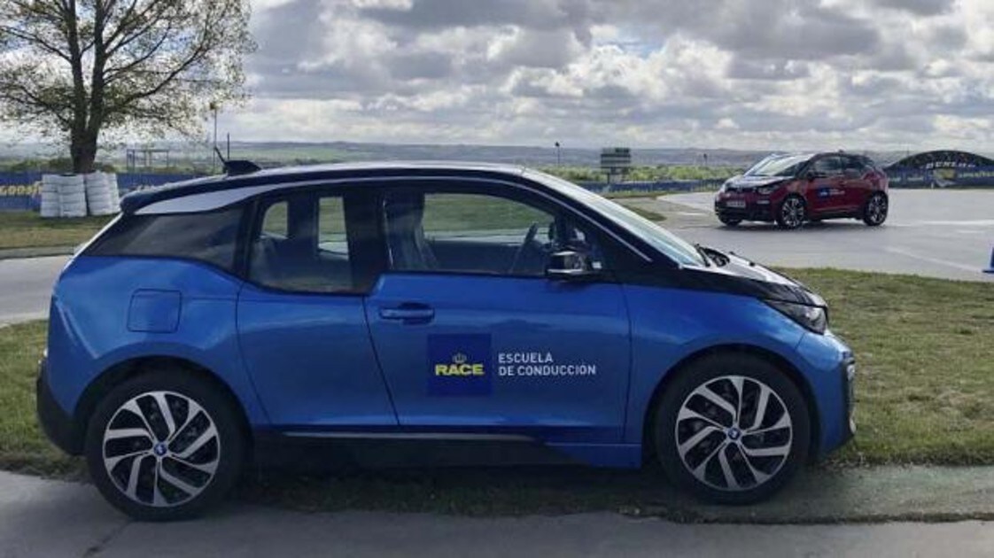 RACE y BMW lanzan el primer curso permanente para conducir vehículos eléctricos
