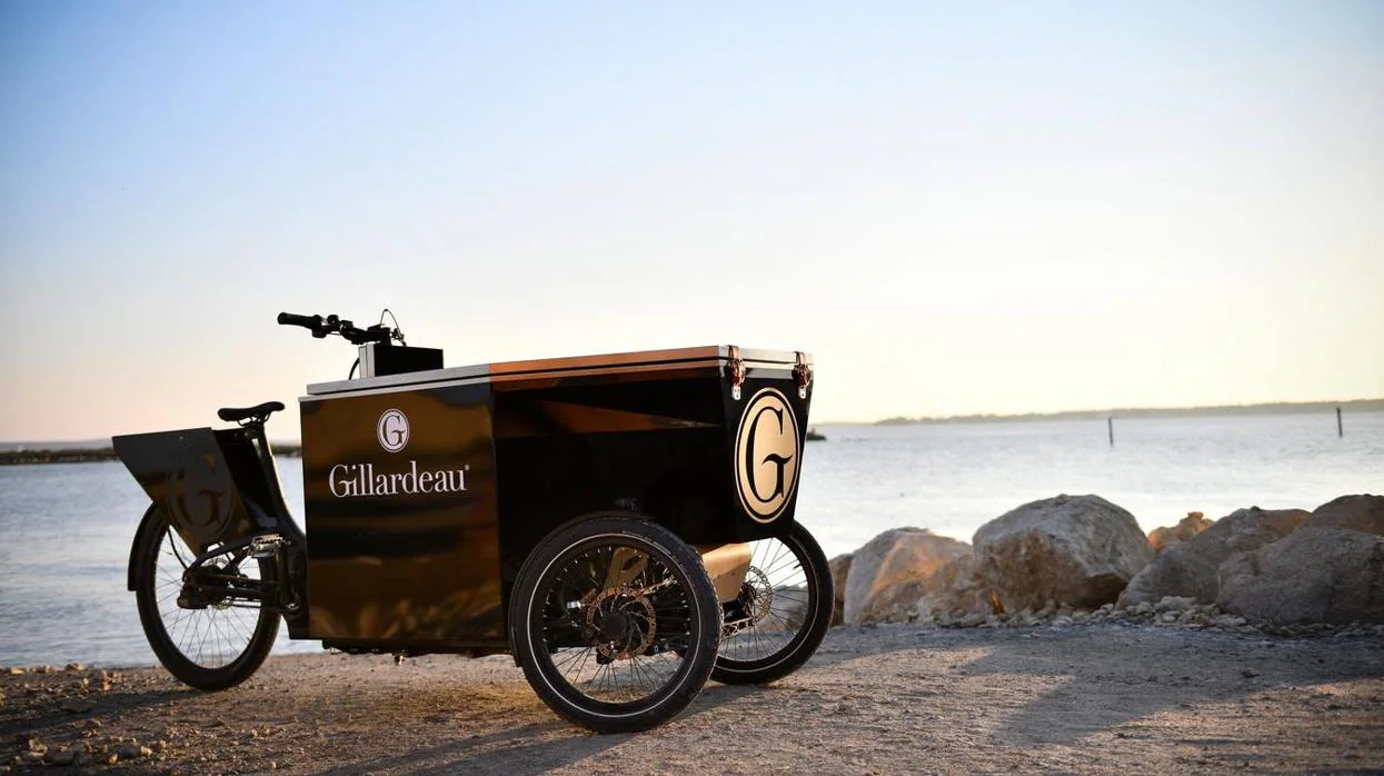 El curioso triciclo diseñado para degustar ostras