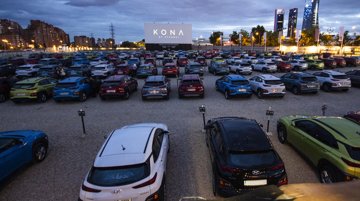 Casi doscientos Hyundai Kona, Coche del Año ABC, llenan el Autocine