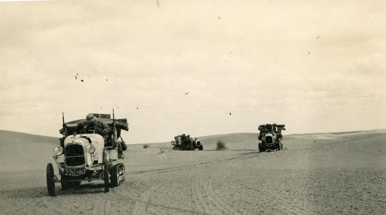 Autocadenas: el primer primer vehículo de la historia en cruzar el Sáhara en 1922