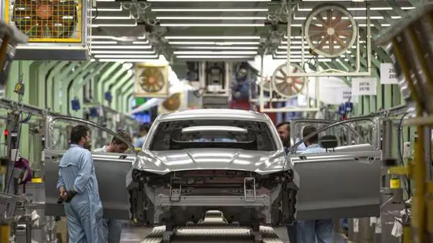 Ford plantea cuatro días de ERTE en Almussafes y reducir la producción en 100 coches diarios