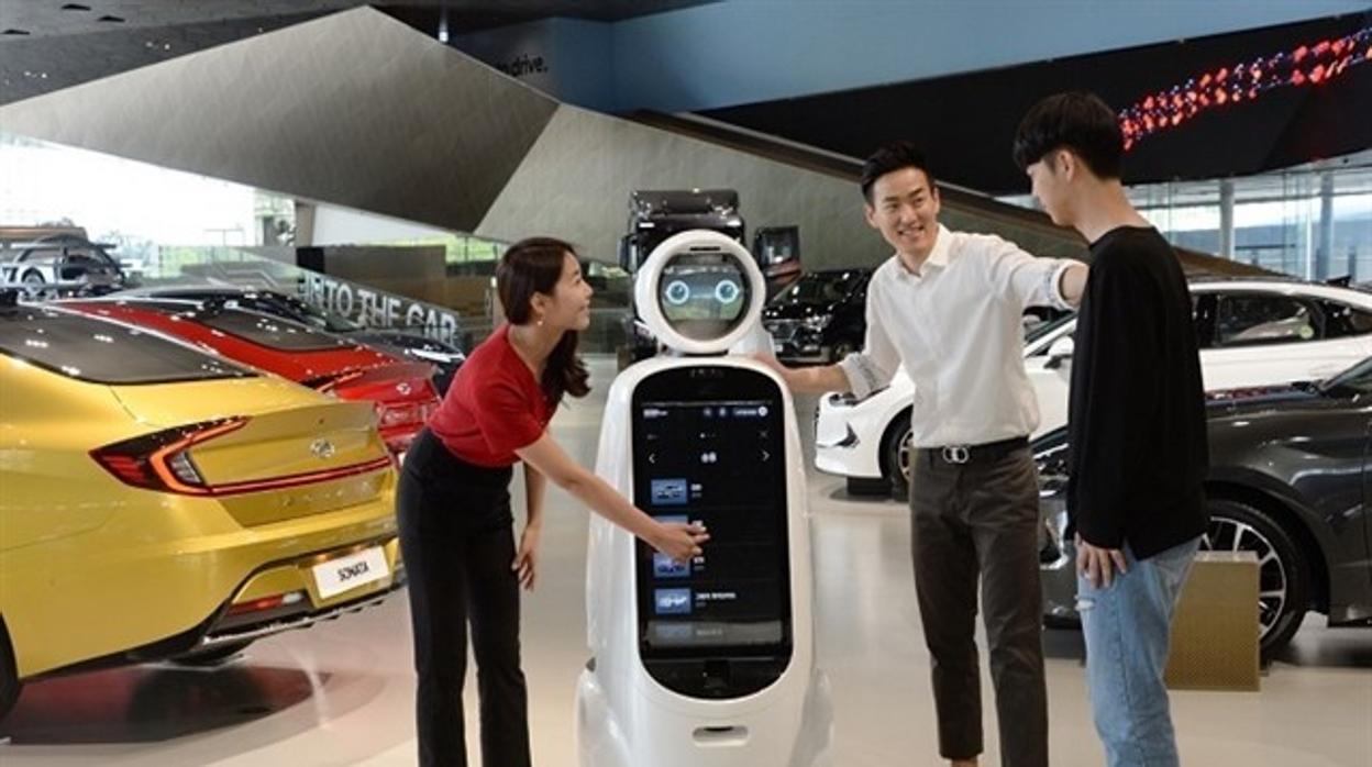 CLOi, el robot «vende coches»