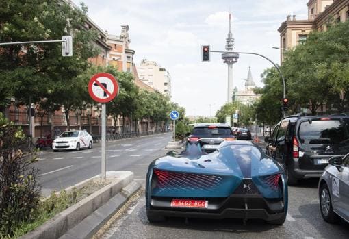 Recorremos Madrid con el coche «de ensueño» de DS para el año 2035: el X E-Tense