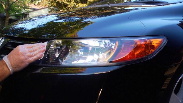 Vigila los faros de tu coche: pueden reducir hasta un 40% la visibilidad por la noche