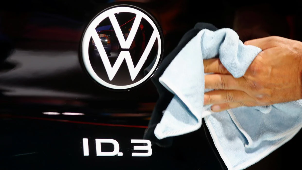 Volkswagen cambia de logo para volcarse en la movilidad eléctrificada y digital
