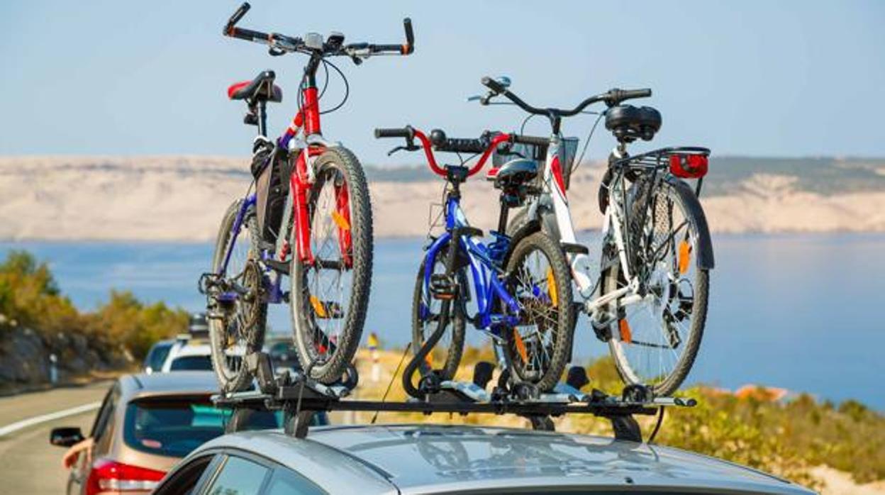 Coloca así las bicicletas en el coche para evitar multas de hasta 500 euros