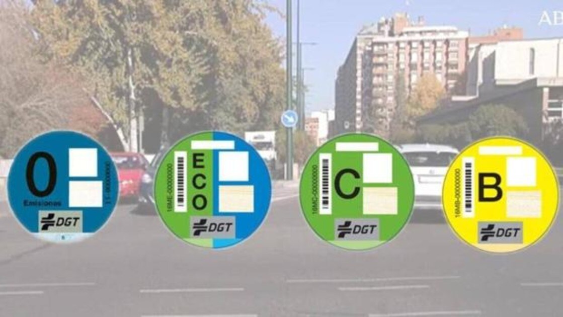 El 31,7% de los coches en España circula sin la pegatina  medioambiental de la DGT