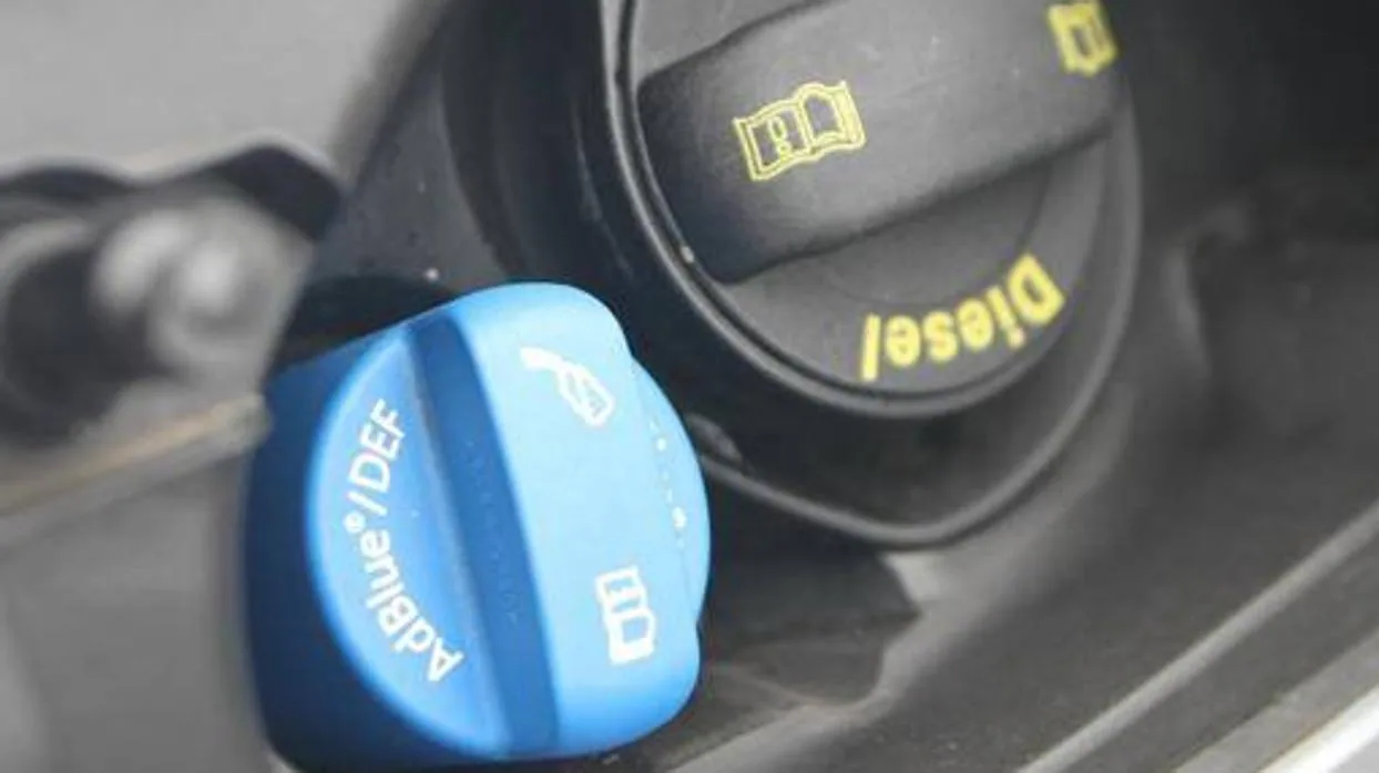 VÍDEO, Cómo rellenar AdBlue en los coches diésel