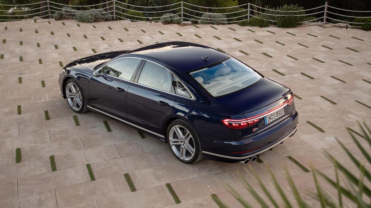 Audi S8: elegancia deportiva e impresionantes prestaciones