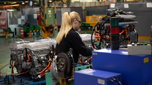 Nissan Barcelona para diez días una línea de producción y manda a casa a 800 personas