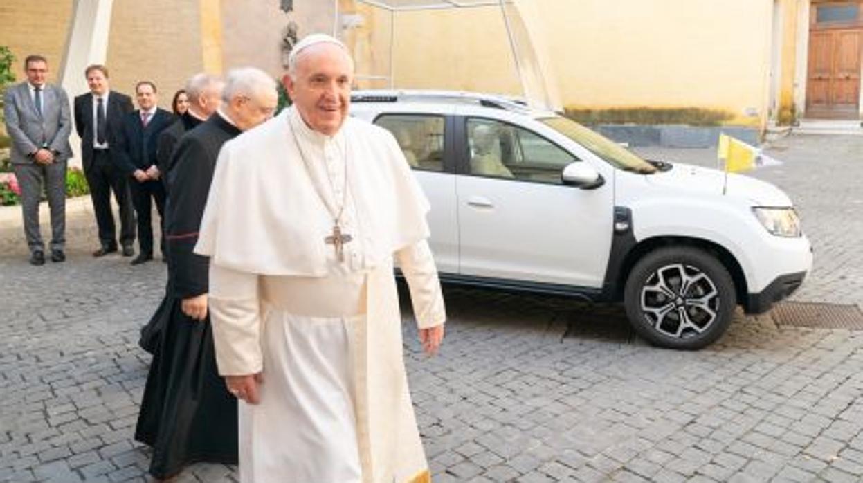 El nuevo coche del Papa es un Dacia Duster