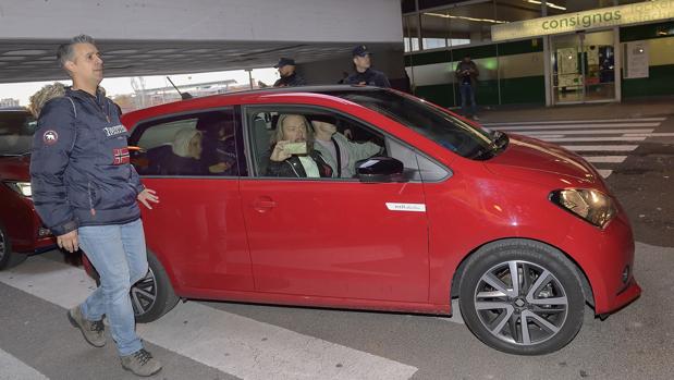 Eléctrico, asequible y «español»: así es el coche en el que Greta Thunberg se mueve por Madrid