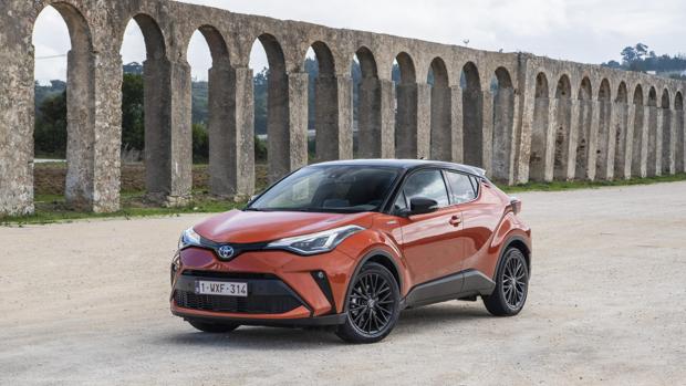 Toyota C-HR hybrid: ahora con dos sistemas de propulsión híbridos y cuatro niveles de equipamiento