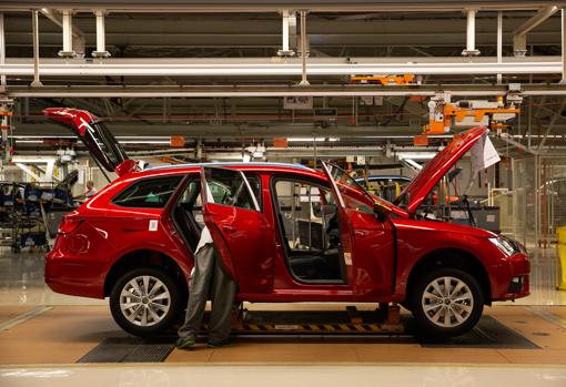 La coreografía que se repite 2.300 veces al día para fabricar un coche