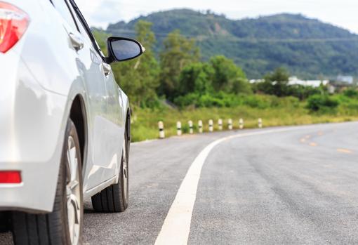 Las pegatinas de la DGT suponen pérdidas millonarias para los grandes del rent a car