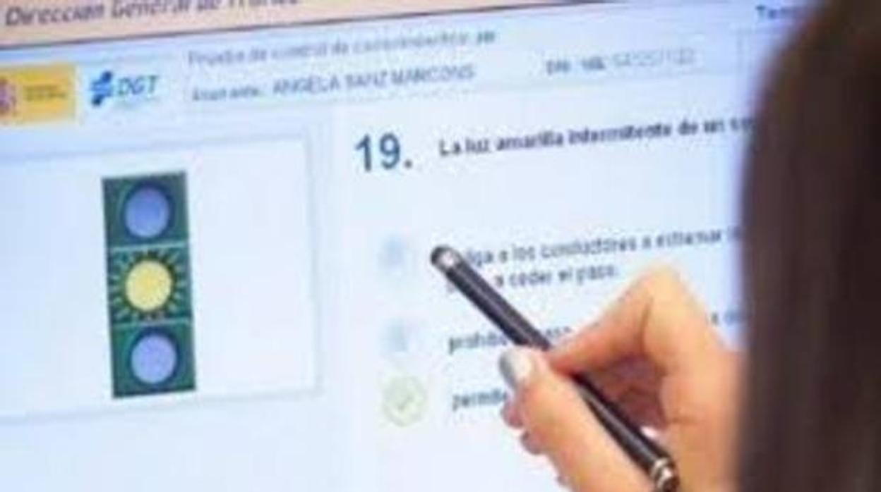 El Covid-19 dispara las matriculaciones en las autoescuelas virtuales