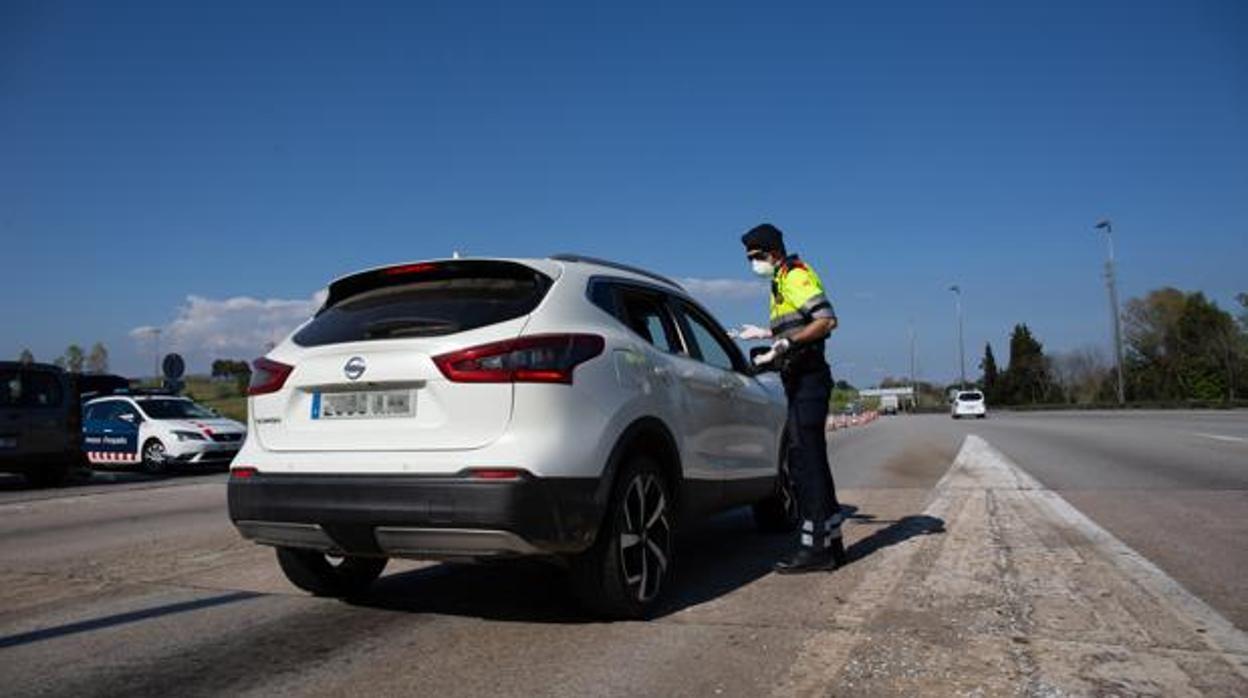 Detenido un conductor por saltarse el confinamiento, ir ebrio, sin carné de conducir ni la ITV en vigor