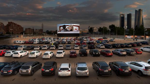 Los autocines que ya puedes visitar con tu familia en el coche y qué películas verás
