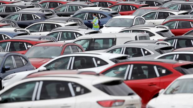 El Gobierno abre la puerta a incentivar la compra de todo tipo de coches