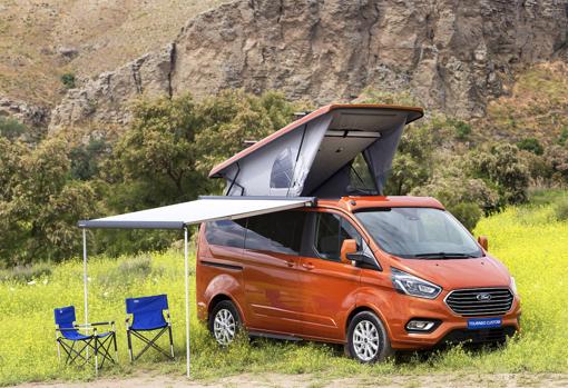 Furgonetas camper y caravanas para unas vacaciones sobre ruedas