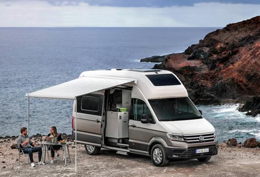 Furgonetas camper y caravanas para unas vacaciones sobre ruedas