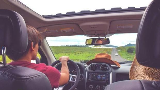 Los accesorios necesarios para que un viaje en coche sea lo más cómodo posible