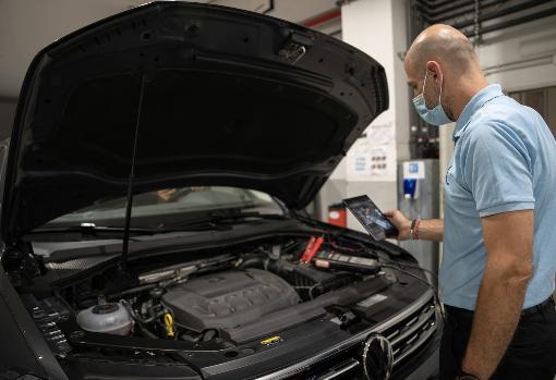 El innovador sistema que permite reparar tu coche sin bajarte