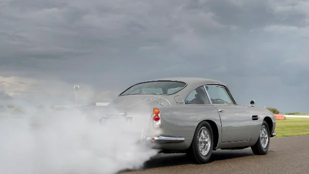 El icónico coche de James Bond vuelve a circular tras 50     años y tan solo para 25 elegidos