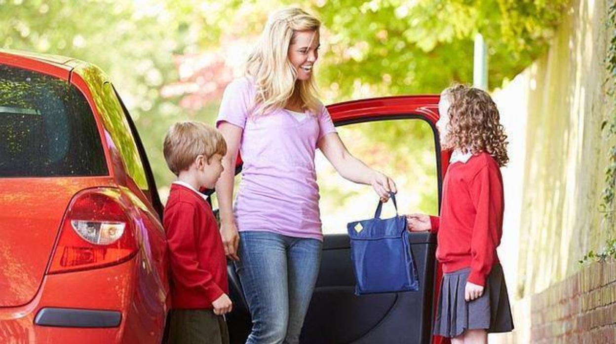 Las diez «reglas de oro» para llevar a los niños al colegio en coche